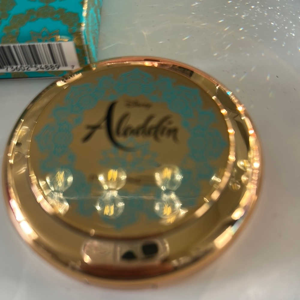 MAC Aladdin Gold and Teal Compact - Picture 2 of 5